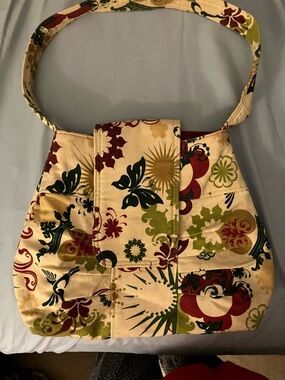 Super Cute Summer Floral Patchwork Shoulder Bag in Cream, Green & Red